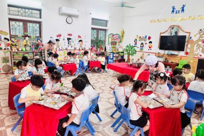 🍱 BỮA ĂN TRƯA Ở TRƯỜNG MẦM NON CÁT THÀNH– KHÔNG CHỈ LÀ ĂN NO, MÀ LÀ CẢ MỘT HÀNH TRÌNH YÊU THƯƠNG ❤️